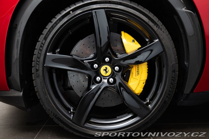 Ferrari Purosangue  2024