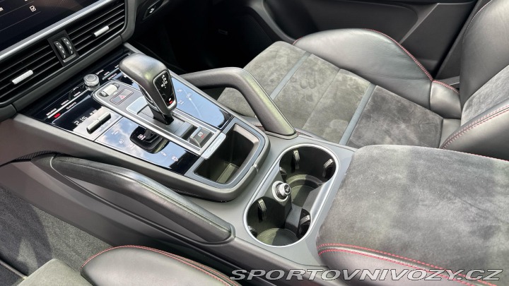 Porsche Cayenne GTS 2021