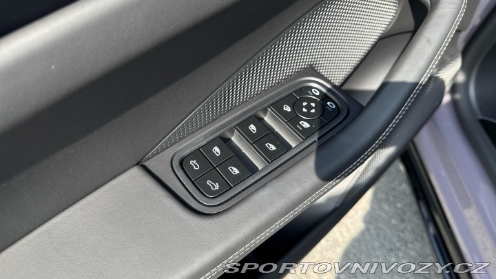 Porsche Macan Turbo 2025