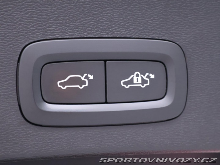 Volvo Ostatní modely XC40 2,0 182KW R-DESIGN Kamera 2018