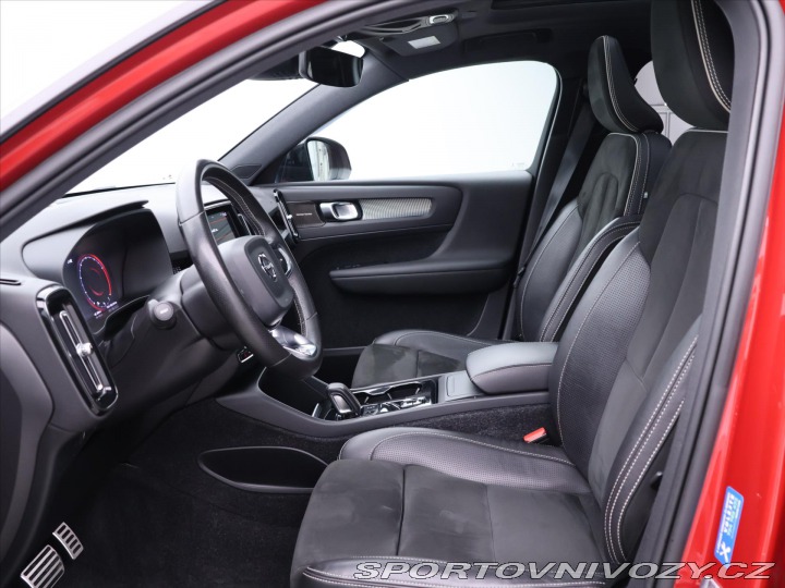 Volvo Ostatní modely XC40 2,0 182KW R-DESIGN Kamera 2018