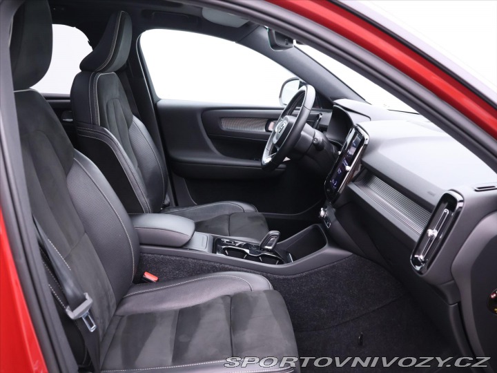 Volvo Ostatní modely XC40 2,0 182KW R-DESIGN Kamera 2018
