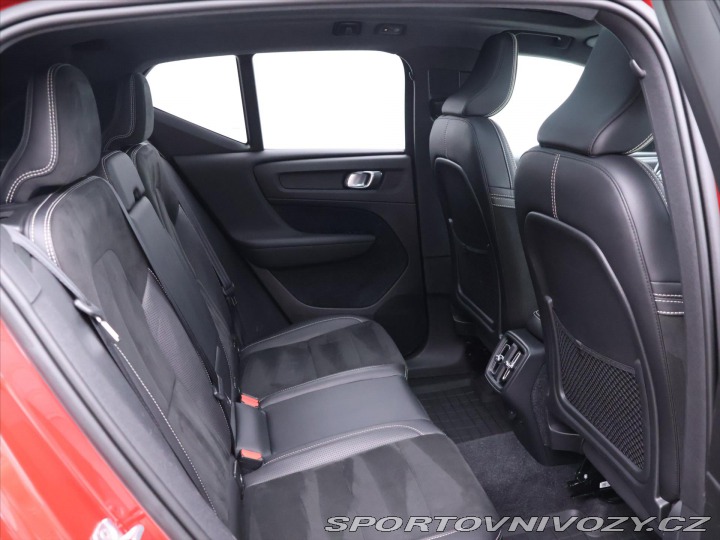Volvo Ostatní modely XC40 2,0 182KW R-DESIGN Kamera 2018