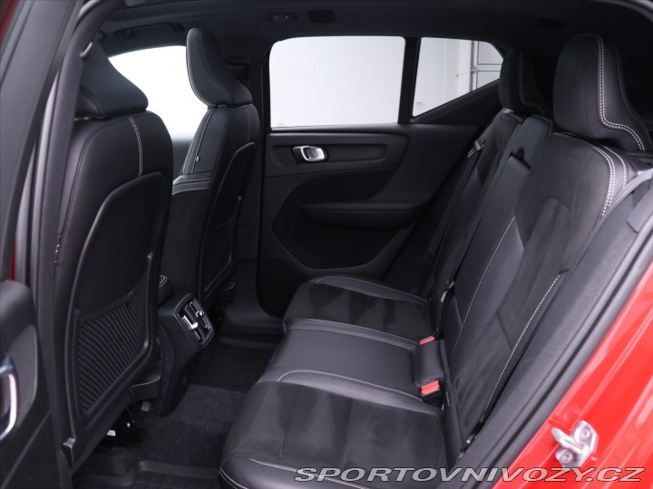Volvo Ostatní modely XC40 2,0 182KW R-DESIGN Kamera 2018