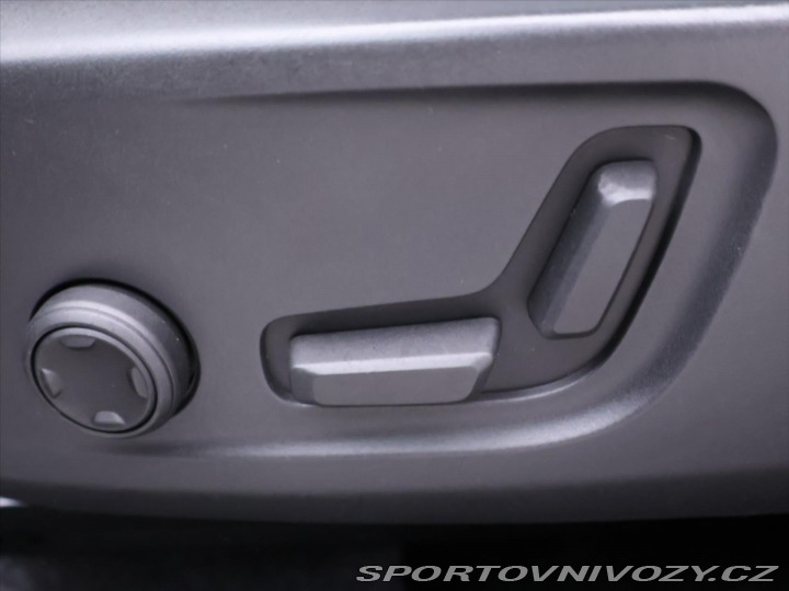 Volvo Ostatní modely XC40 2,0 182KW R-DESIGN Kamera 2018
