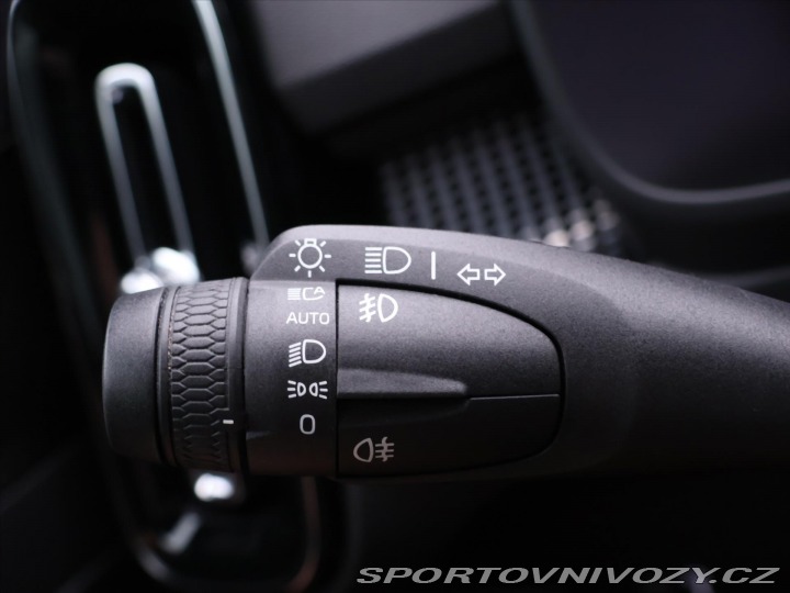 Volvo Ostatní modely XC40 2,0 182KW R-DESIGN Kamera 2018