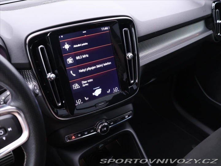 Volvo Ostatní modely XC40 2,0 182KW R-DESIGN Kamera 2018