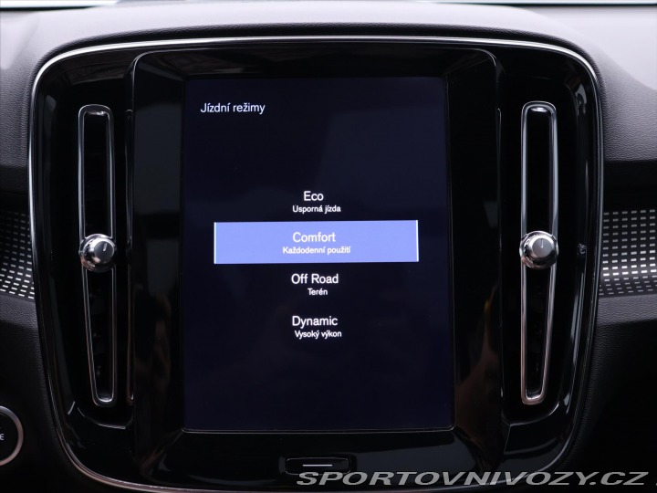 Volvo Ostatní modely XC40 2,0 182KW R-DESIGN Kamera 2018