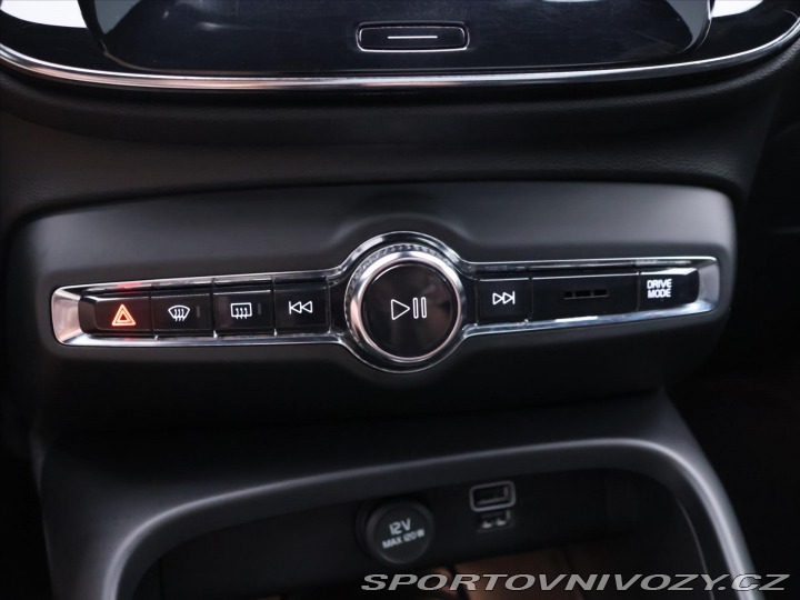 Volvo Ostatní modely XC40 2,0 182KW R-DESIGN Kamera 2018