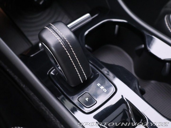 Volvo Ostatní modely XC40 2,0 182KW R-DESIGN Kamera 2018