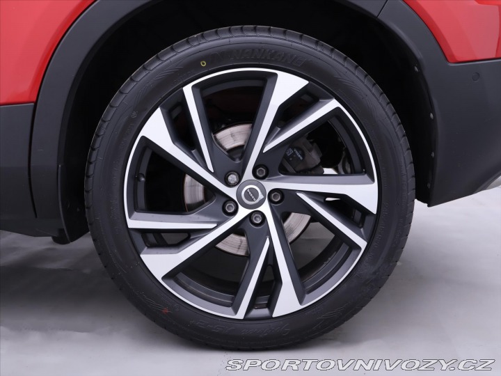 Volvo Ostatní modely XC40 2,0 182KW R-DESIGN Kamera 2018