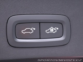 Volvo Ostatní modely XC40 2,0 182KW R-DESIGN Kamera 2018