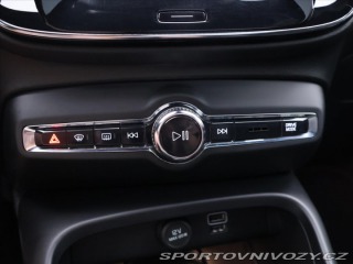 Volvo Ostatní modely XC40 2,0 182KW R-DESIGN Kamera 2018