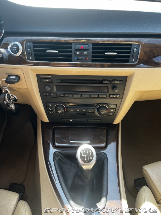 BMW 3 E90 330i 2005