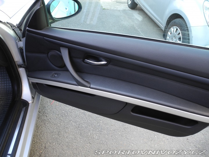BMW 3 E93 330i 2008