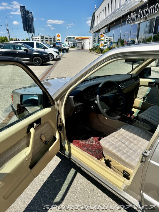 Mercedes-Benz C 190e 2.3 8v Švýcar. Spec. 1988
