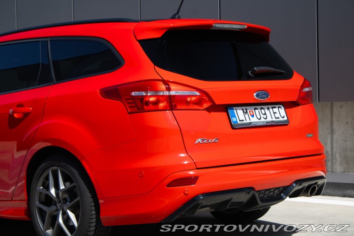 Ford Focus ST Kombi STL Red & Blac 2018
