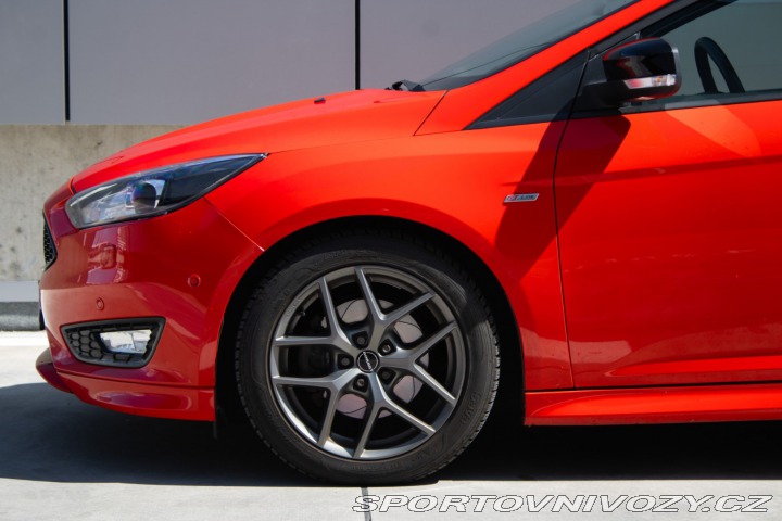 Ford Focus ST Kombi STL Red & Blac 2018