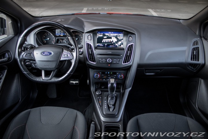 Ford Focus ST Kombi STL Red & Blac 2018