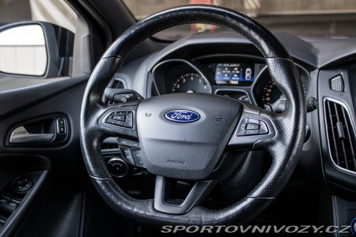 Ford Focus ST Kombi STL Red & Blac 2018