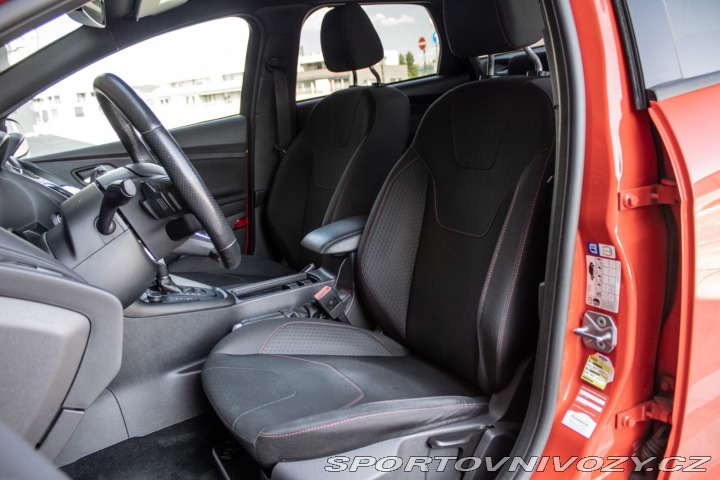 Ford Focus ST Kombi STL Red & Blac 2018