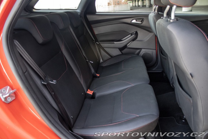 Ford Focus ST Kombi STL Red & Blac 2018