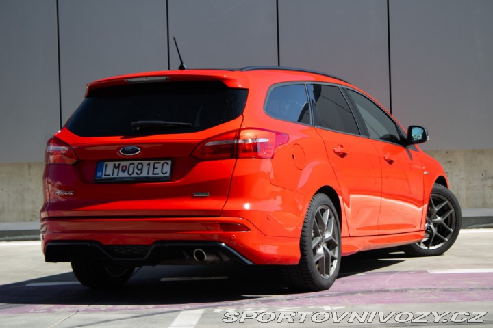 Ford Focus ST Kombi STL Red & Blac 2018