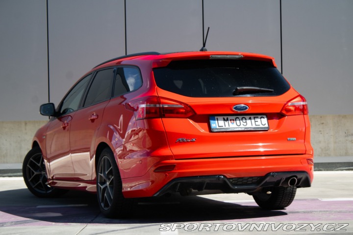 Ford Focus ST Kombi STL Red & Blac 2018