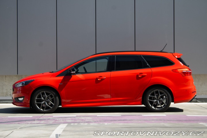 Ford Focus ST Kombi STL Red & Blac 2018