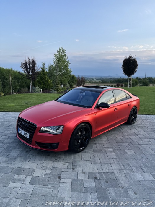 Audi S8 
