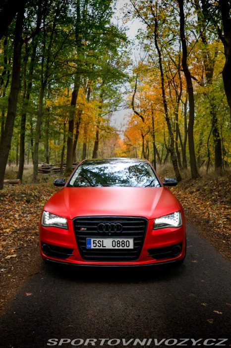 Audi S8 