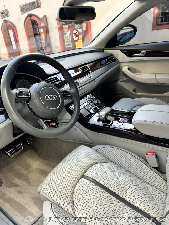 Audi S8 2013
