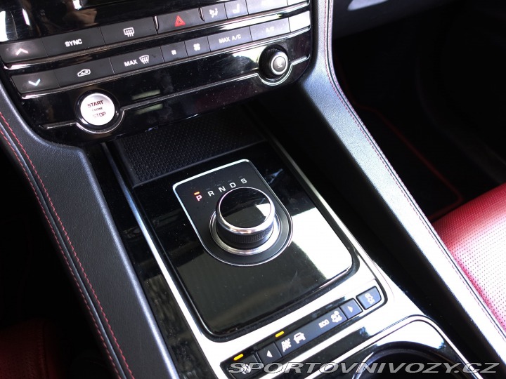 Jaguar F-Pace 30d AWD 2016