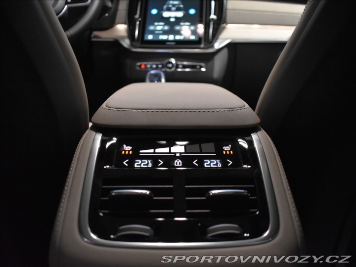 Volvo Ostatní modely XC90 2,0 XC90 ULTRA DARK T8 PL 2025