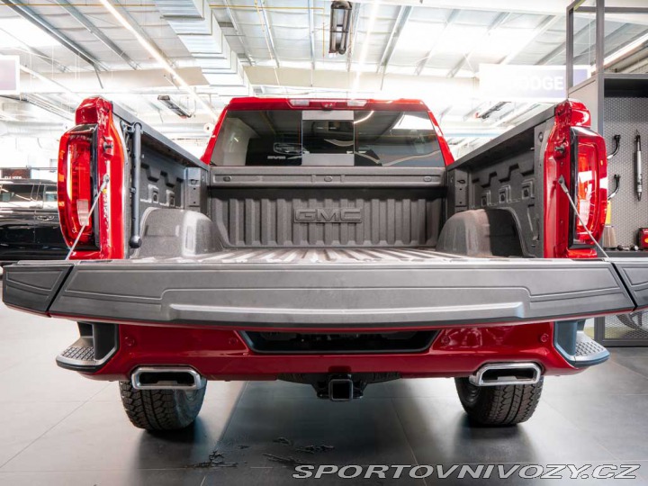 Ostatní značky Ostatní modely GMC Sierra 6.2 V8 AT4 2 továrn 2025