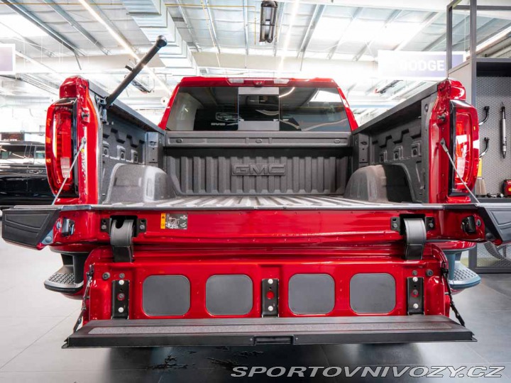Ostatní značky Ostatní modely GMC Sierra 6.2 V8 AT4 2 továrn 2025