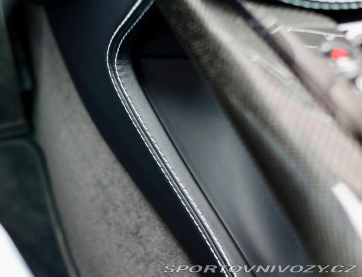 Aston Martin DBX 4.0 V8 707PS | China Gre 2023