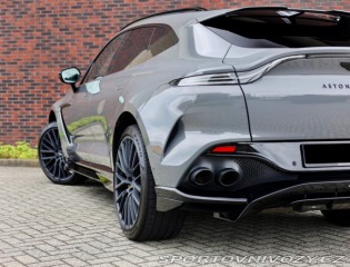 Aston Martin DBX 4.0 V8 707PS | China Gre 2023