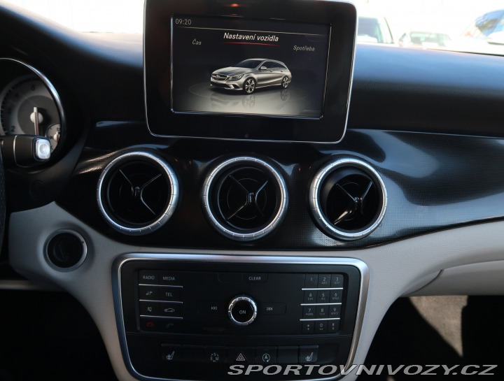 Mercedes-Benz CLA 200 2015