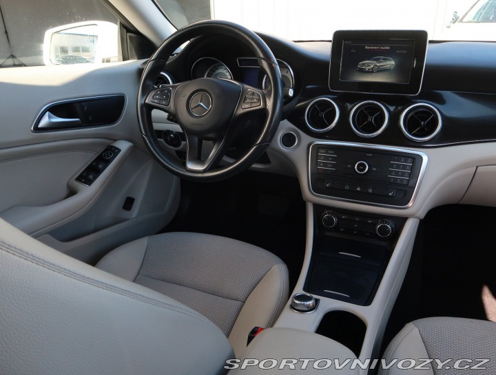 Mercedes-Benz CLA 200 2015