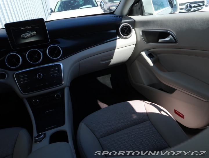 Mercedes-Benz CLA 200 2015