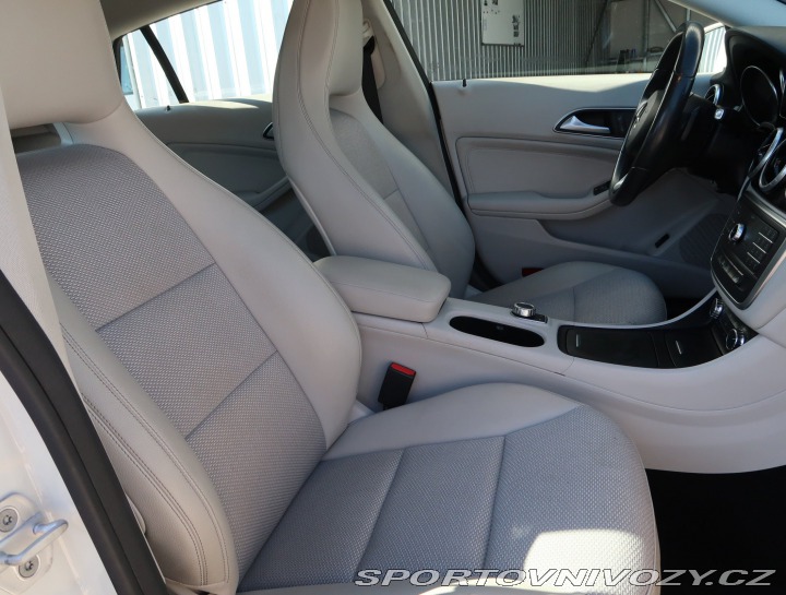 Mercedes-Benz CLA 200 2015