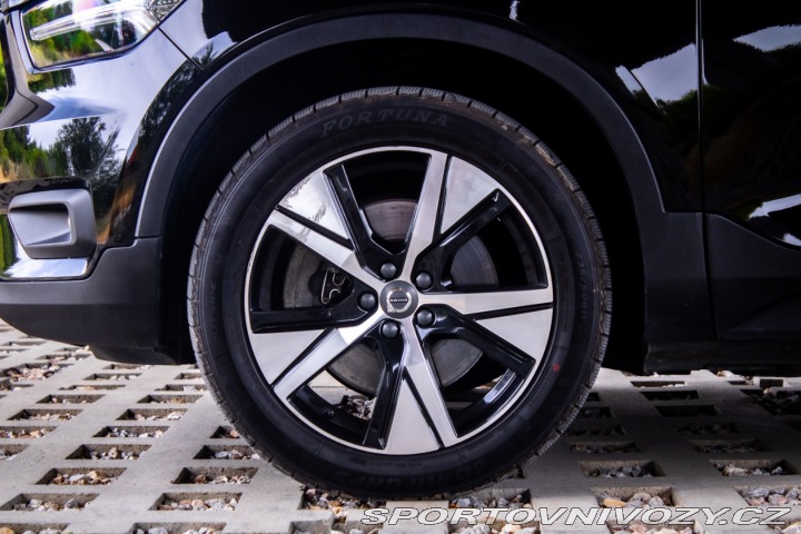 Volvo Ostatní modely XC40 P8 TwinMotor AWD 300kw 2021
