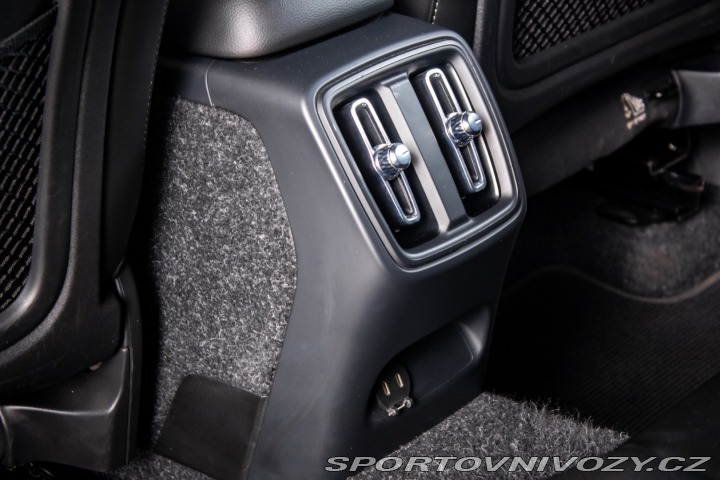 Volvo Ostatní modely XC40 P8 TwinMotor AWD 300kw 2021