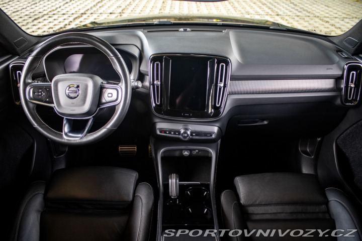 Volvo Ostatní modely XC40 P8 TwinMotor AWD 300kw 2021