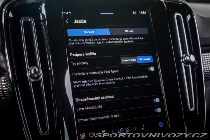 Volvo Ostatní modely XC40 P8 TwinMotor AWD 300kw 2021