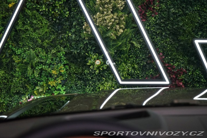 Ostatní značky Ostatní modely Land Rover Defender OCTA*MOONLIGHT*HUD*PANO*M 2025