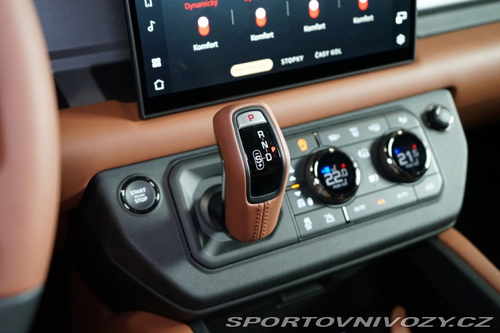 Ostatní značky Ostatní modely Land Rover Defender OCTA*625PS*HUD*PANO*MERID 2025
