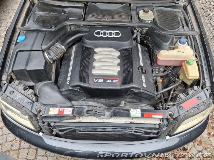 Audi S8 D2 2000