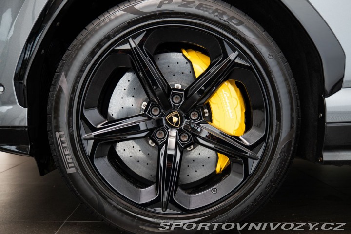 Lamborghini Urus  1800